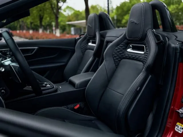 Jaguar F-TYPE 2023 P300 Convertible version R-DYNAMIC BLACK interior photo 14 Jaguar F-TYPE 2023 P300 Convertible version R-DYNAMIC BLACK interior photo 14