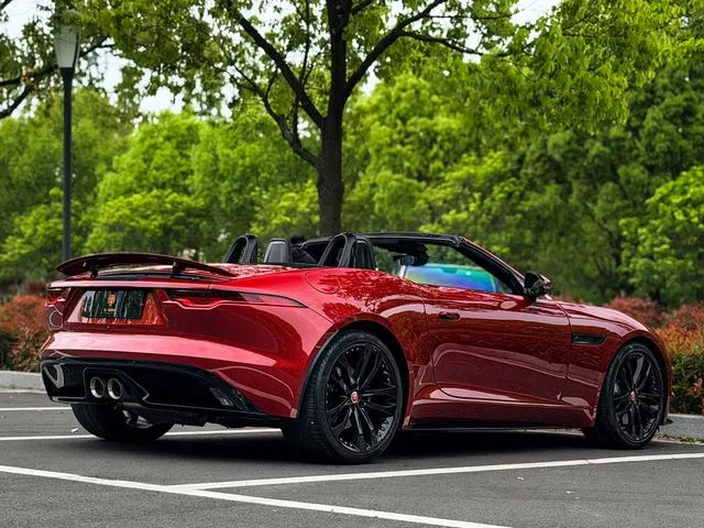 Jaguar F-TYPE 2023 P300 Convertible version R-DYNAMIC BLACK interior photo 18 Jaguar F-TYPE 2023 P300 Convertible version R-DYNAMIC BLACK interior photo 18