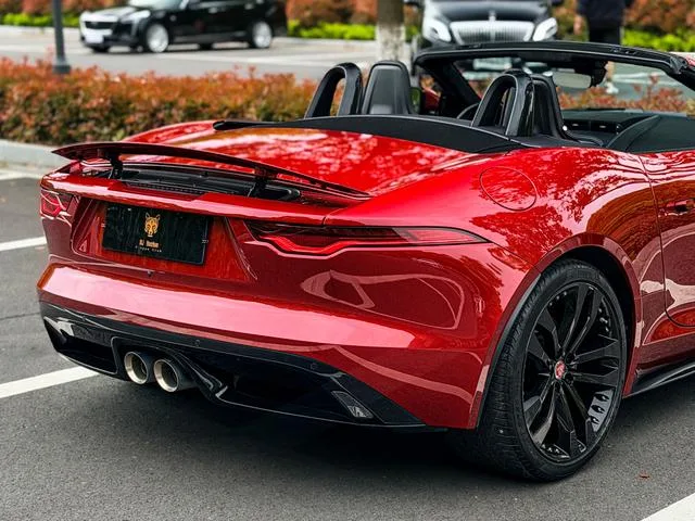 Jaguar F-TYPE 2023 P300 Convertible version R-DYNAMIC BLACK interior photo 19 Jaguar F-TYPE 2023 P300 Convertible version R-DYNAMIC BLACK interior photo 19
