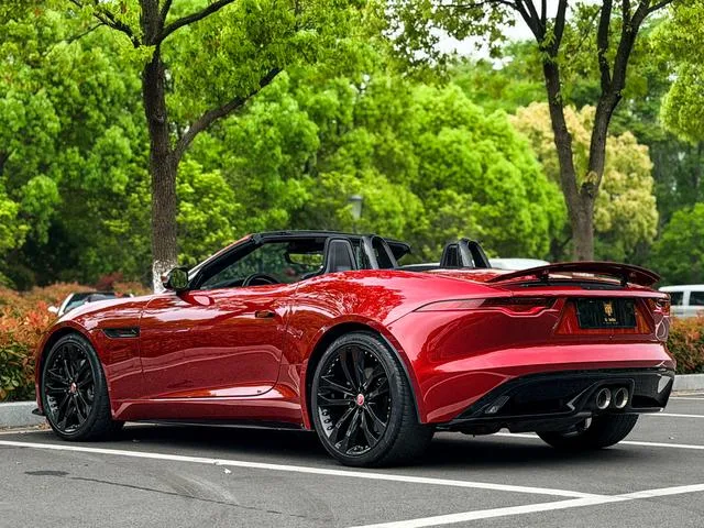 Jaguar F-TYPE 2023 P300 Convertible version R-DYNAMIC BLACK interior photo 20 Jaguar F-TYPE 2023 P300 Convertible version R-DYNAMIC BLACK interior photo 20