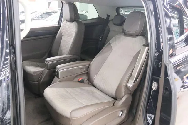 Volkswagen Viloran 2024 330TSI Business Edition interior photo 9 Volkswagen Viloran 2024 330TSI Business Edition interior photo 9