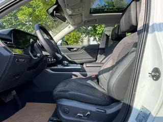 Hongqi HS5 2023 2.0T Flag Collar Pro version interior photo 13 Hongqi HS5 2023 2.0T Flag Collar Pro version interior photo 13