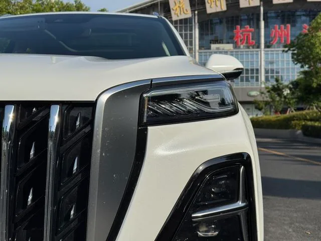 Hongqi HS5 2023 2.0T Flag Collar Pro version interior photo 17 Hongqi HS5 2023 2.0T Flag Collar Pro version interior photo 17