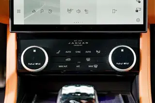 Jaguar XFL 2024 2.0T P300 Edición dorada deportiva insignia con tracción en las cuatro ruedas interior foto 14 Jaguar XFL 2024 2.0T P300 Edición dorada deportiva insignia con tracción en las cuatro ruedas interior foto 14