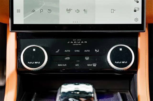 Jaguar XFL 2024 2.0T P300 Edición dorada deportiva insignia con tracción en las cuatro ruedas interior foto 14 Jaguar XFL 2024 2.0T P300 Edición dorada deportiva insignia con tracción en las cuatro ruedas interior foto 14