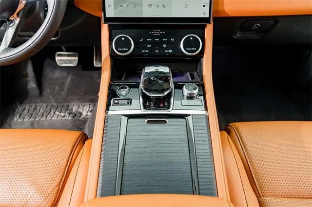 Jaguar XFL 2024 2.0T P300 Edición dorada deportiva insignia con tracción en las cuatro ruedas interior foto 15 Jaguar XFL 2024 2.0T P300 Edición dorada deportiva insignia con tracción en las cuatro ruedas interior foto 15