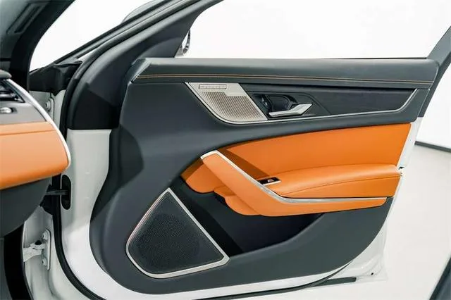 Jaguar XFL 2024 2.0T P300 Edición dorada deportiva insignia con tracción en las cuatro ruedas interior foto 16 Jaguar XFL 2024 2.0T P300 Edición dorada deportiva insignia con tracción en las cuatro ruedas interior foto 16