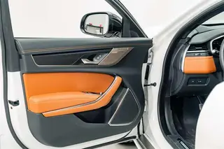 Jaguar XFL 2024 2.0T P300 Edición dorada deportiva insignia con tracción en las cuatro ruedas interior foto 18 Jaguar XFL 2024 2.0T P300 Edición dorada deportiva insignia con tracción en las cuatro ruedas interior foto 18