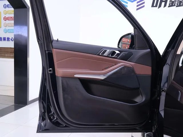 BMW X5 2021 xDrive30i M Sports suit interior photo 19