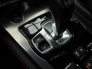 Jaguar F-TYPE 2024 P300 75 Edición convertible de la colección de aniversario interior foto 11 Jaguar F-TYPE 2024 P300 75 Edición convertible de la colección de aniversario interior foto 11