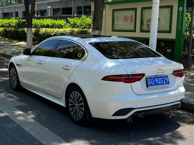 Jaguar XEL 2022 2.0T 200PS R-DYNAMIC Edición deportiva juvenil exterior foto 5 Jaguar XEL 2022 2.0T 200PS R-DYNAMIC Edición deportiva juvenil exterior foto 5