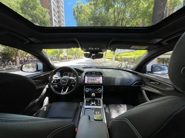 Jaguar XEL 2022 2.0T 200PS R-DYNAMIC Edición deportiva juvenil interior foto 16 Jaguar XEL 2022 2.0T 200PS R-DYNAMIC Edición deportiva juvenil interior foto 16
