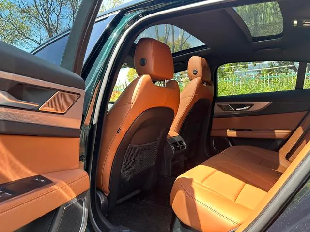 Jaguar XEL 2024 2.0T 250PS R-DYNAMIC S Versión deportiva emprendedora interior foto 9 Jaguar XEL 2024 2.0T 250PS R-DYNAMIC S Versión deportiva emprendedora interior foto 9