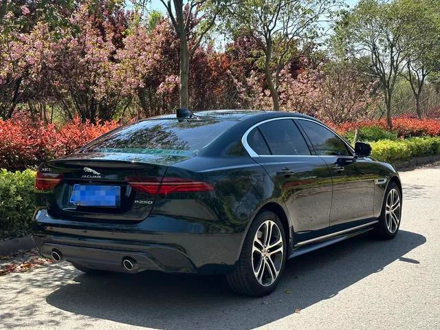 Jaguar XEL 2024 2.0T 250PS R-DYNAMIC S Versión deportiva emprendedora interior foto 10 Jaguar XEL 2024 2.0T 250PS R-DYNAMIC S Versión deportiva emprendedora interior foto 10