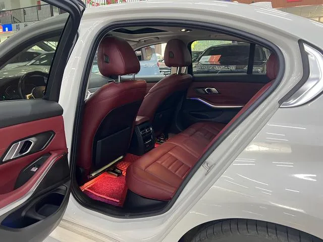 BMW 3 Series 2021 325i M Sports suit exterior photo 6