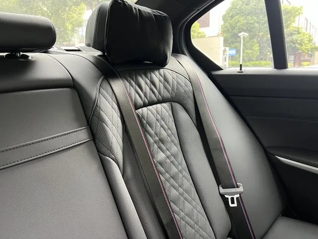 BMW 3 Series 2025 330Li Premium Class M Sports Night Suit interior photo 17 BMW 3 Series 2025 330Li Premium Class M Sports Night Suit interior photo 17