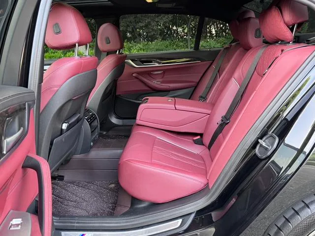 BMW 5 Series 2022 525Li M Conjunto deportivo exterior foto 10 BMW 5 Series 2022 525Li M Conjunto deportivo exterior foto 10
