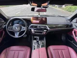 BMW 5 Series 2022 525Li M Conjunto deportivo interior foto 12 BMW 5 Series 2022 525Li M Conjunto deportivo interior foto 12