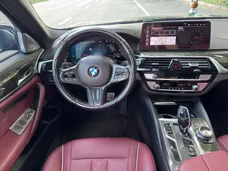 BMW 5 Series 2022 525Li M Conjunto deportivo interior foto 13 BMW 5 Series 2022 525Li M Conjunto deportivo interior foto 13