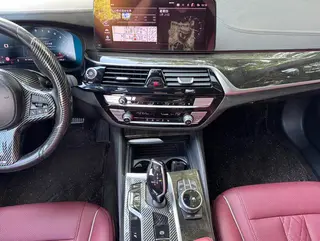 BMW 5 Series 2022 525Li M Conjunto deportivo interior foto 14 BMW 5 Series 2022 525Li M Conjunto deportivo interior foto 14