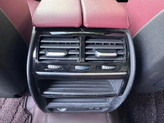 BMW 5 Series 2022 525Li M Conjunto deportivo interior foto 16 BMW 5 Series 2022 525Li M Conjunto deportivo interior foto 16