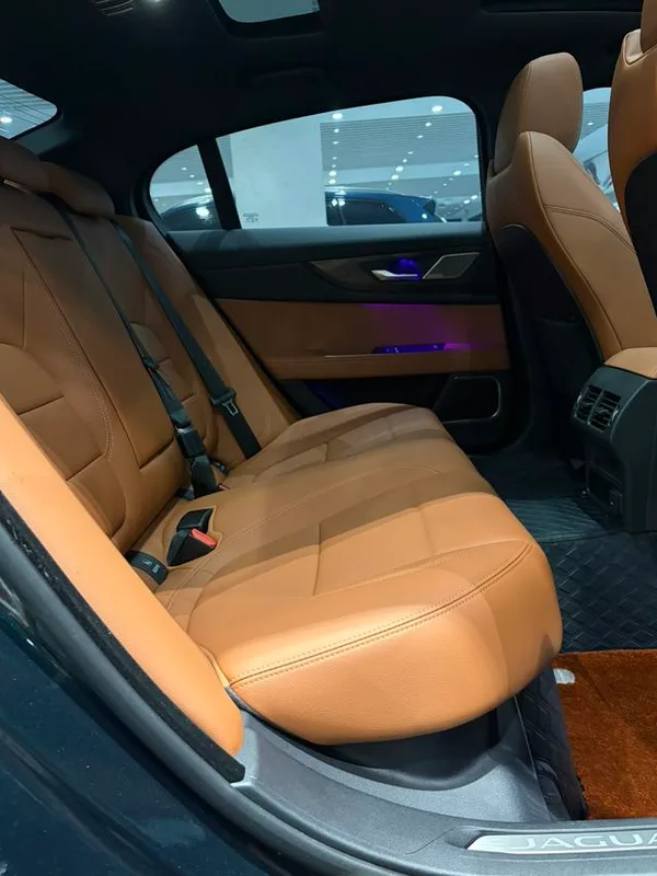 Jaguar XEL 2024 2.0T 250PS R-DYNAMIC S Yao Black Sports Edition interior photo 7 Jaguar XEL 2024 2.0T 250PS R-DYNAMIC S Yao Black Sports Edition interior photo 7