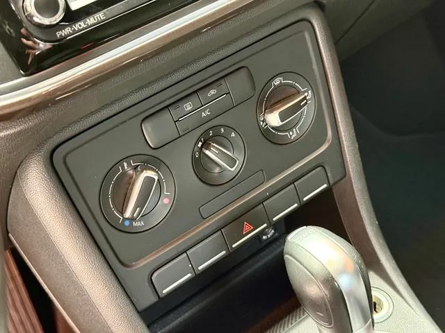 Volkswagen Beetle 2014 1.4TSI Fashionable interior photo 12 Volkswagen Beetle 2014 1.4TSI Fashionable interior photo 12