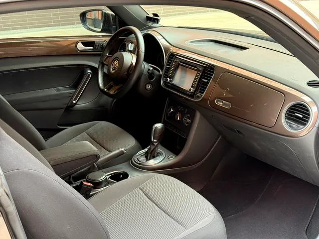 Volkswagen Beetle 2014 1.4TSI Fashionable interior photo 14 Volkswagen Beetle 2014 1.4TSI Fashionable interior photo 14