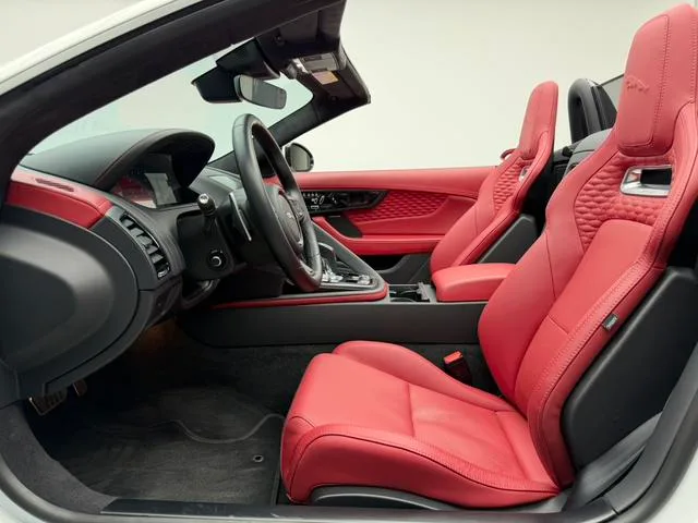 Jaguar F-TYPE 2024 P300 75 Anniversary Collection Convertible Edition interior photo 8 Jaguar F-TYPE 2024 P300 75 Anniversary Collection Convertible Edition interior photo 8
