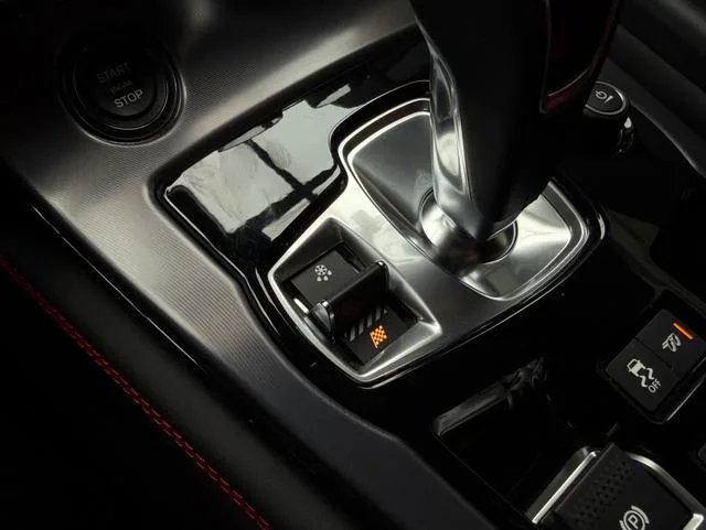 Jaguar F-TYPE 2024 P300 75 Anniversary Collection Convertible Edition interior photo 14 Jaguar F-TYPE 2024 P300 75 Anniversary Collection Convertible Edition interior photo 14