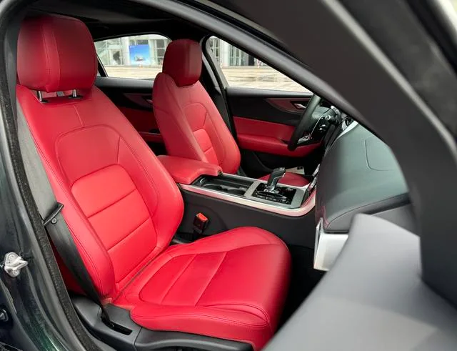 Jaguar XEL 2022 2.0T 250PS R-DYNAMIC S Enterprising Sports Edition interior photo 10 Jaguar XEL 2022 2.0T 250PS R-DYNAMIC S Enterprising Sports Edition interior photo 10