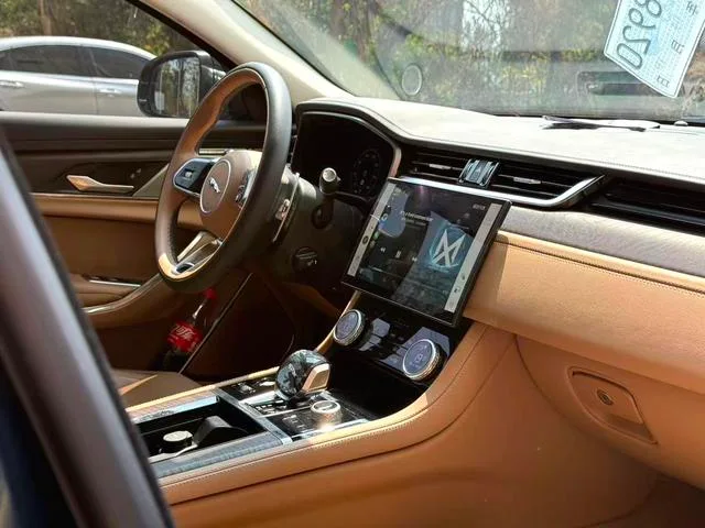 Jaguar XFL 2024 2.0T P250 Two-wheel drive exclusive deluxe edition interior photo 8 Jaguar XFL 2024 2.0T P250 Two-wheel drive exclusive deluxe edition interior photo 8