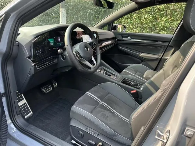 Volkswagen Golf 2023 280TSI DSG R-Line Lite interior photo 9 Volkswagen Golf 2023 280TSI DSG R-Line Lite interior photo 9