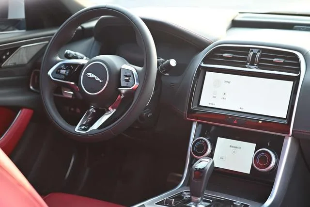 Jaguar XEL 2024 2.0T 250PS R-DYNAMIC S Enterprising Sports Edition interior photo 6 Jaguar XEL 2024 2.0T 250PS R-DYNAMIC S Enterprising Sports Edition interior photo 6