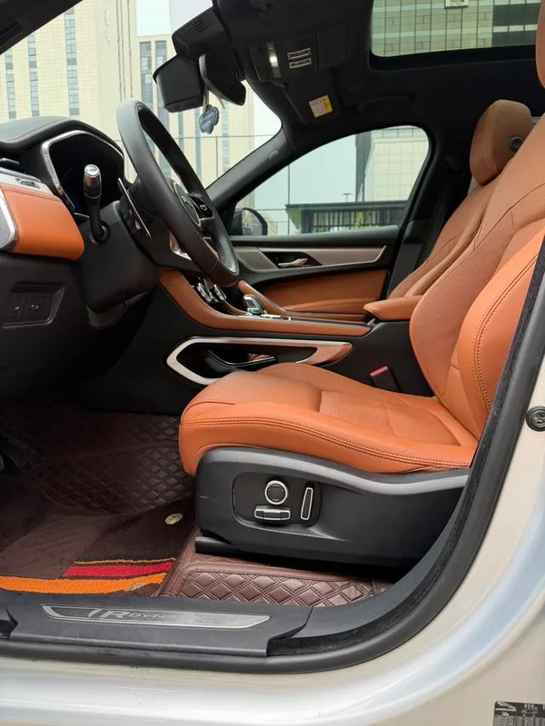 Jaguar F-PACE 2021 250PS R-Dynamic S interior photo 9 Jaguar F-PACE 2021 250PS R-Dynamic S interior photo 9