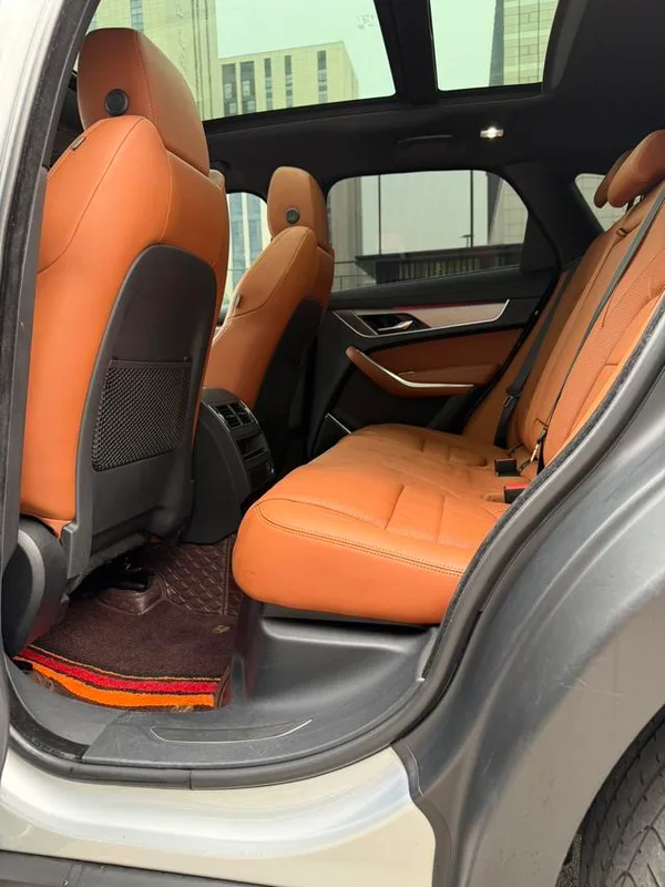 Jaguar F-PACE 2021 250PS R-Dynamic S interior photo 11 Jaguar F-PACE 2021 250PS R-Dynamic S interior photo 11