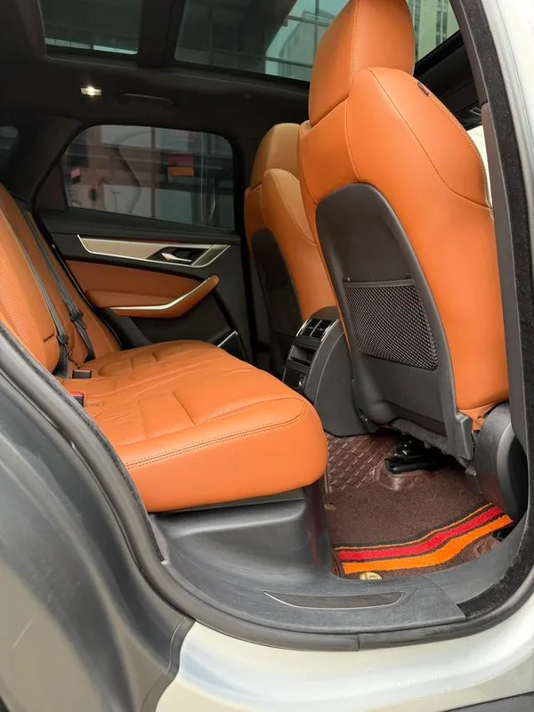 Jaguar F-PACE 2021 250PS R-Dynamic S interior photo 12 Jaguar F-PACE 2021 250PS R-Dynamic S interior photo 12