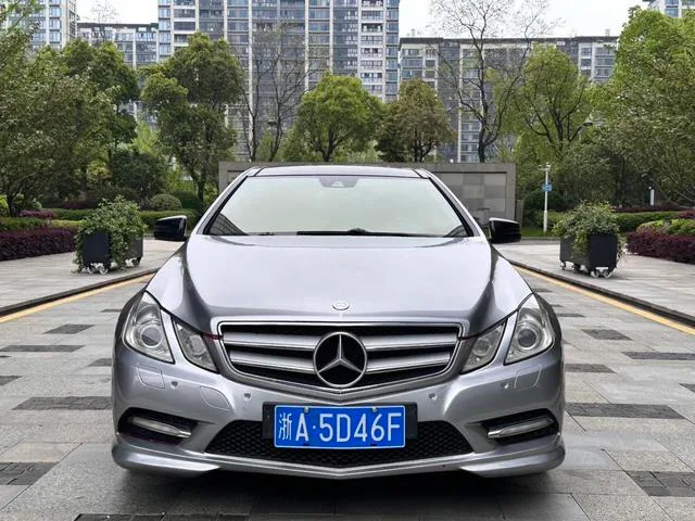 Mercedes-Benz E-Class (Imported) 2012 E 200 CGI Coupe extérieur photo 3