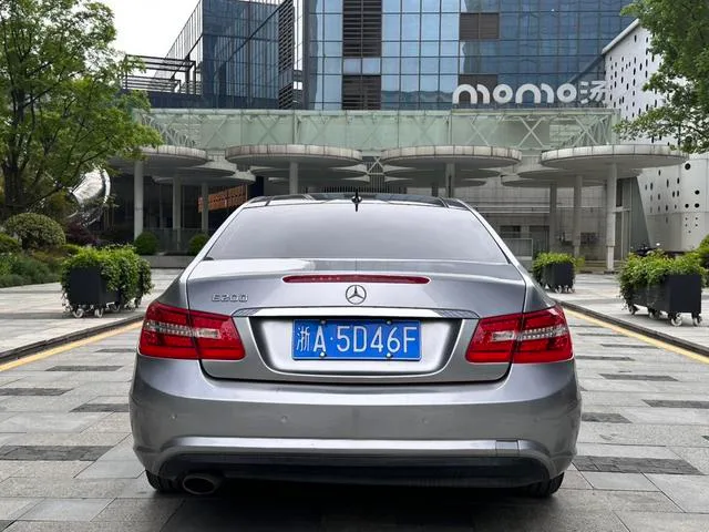 Mercedes-Benz E-Class (Imported) 2012 E 200 CGI Coupe intérieur photo 6