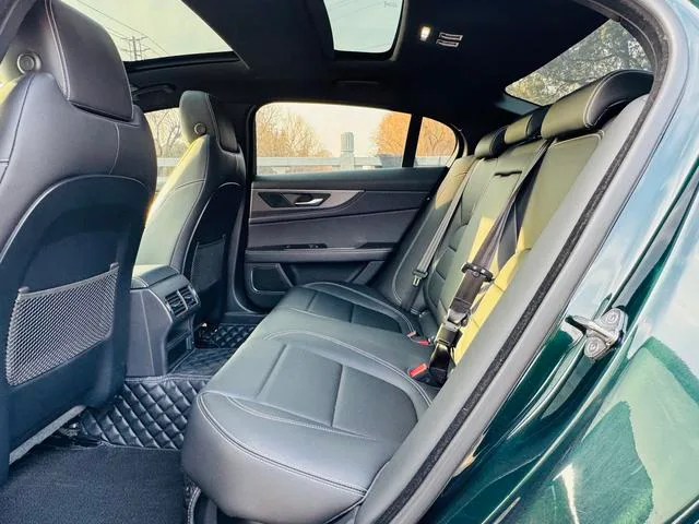 Jaguar XEL 2023 2.0T 250PS R-DYNAMIC S Предприимчивое спортивное издание интерьер фото 9
