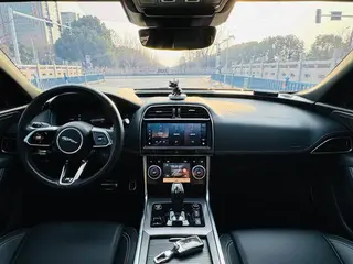 Jaguar XEL 2023 2.0T 250PS R-DYNAMIC S Предприимчивое спортивное издание интерьер фото 10