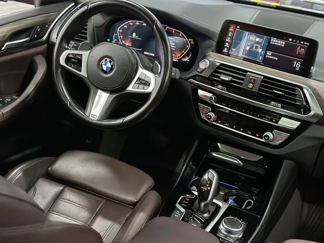 BMW X3 2021 xDrive28i M Спортивный костюм интерьер фото 11
