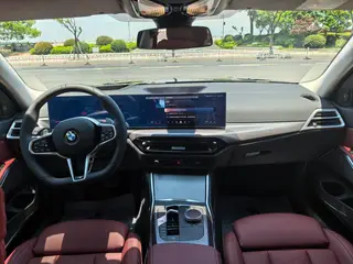 BMW 3 Series 2026 330Li M Спортивный ночной костюм интерьер фото 6