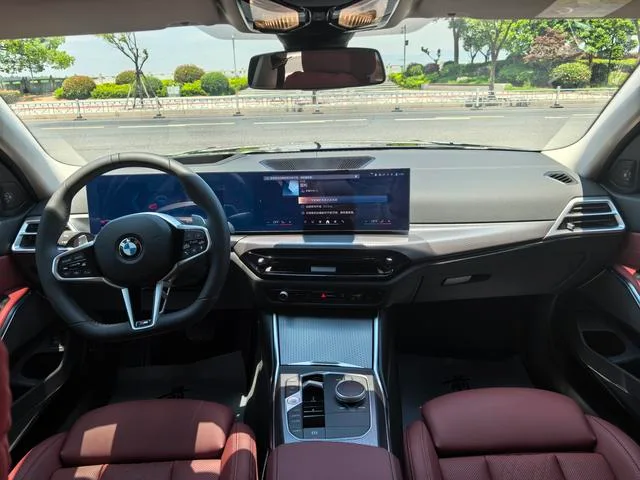 BMW 3 Series 2026 330Li M Спортивный ночной костюм интерьер фото 6