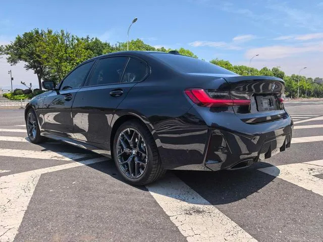 BMW 3 Series 2026 330Li M Спортивный ночной костюм интерьер фото 7