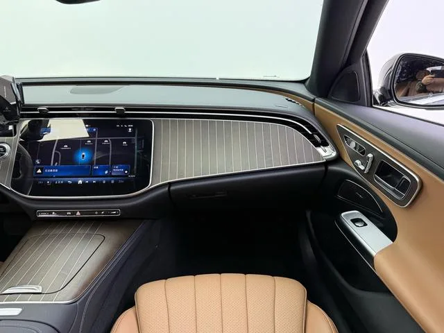 Mercedes-Benz E-Class 2024 Restyling E 300 L Fashionable Passenger car exterior photo 8 Mercedes-Benz E-Class 2024 Restyling E 300 L Fashionable Passenger car exterior photo 8
