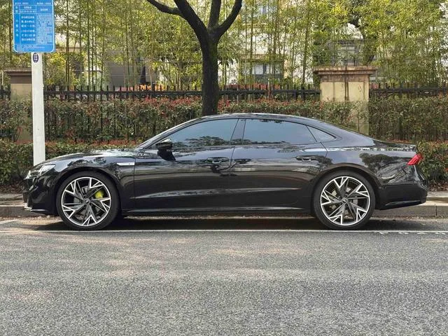 Audi A7L 2024 45 TFSI quattro Edición Black Samurai exterior foto 3 Audi A7L 2024 45 TFSI quattro Edición Black Samurai exterior foto 3