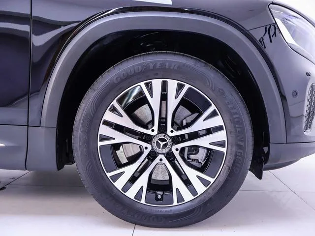 Mercedes-Benz GLB 2025 GLB 220 Type dynamique extérieur photo 7 Mercedes-Benz GLB 2025 GLB 220 Type dynamique extérieur photo 7
