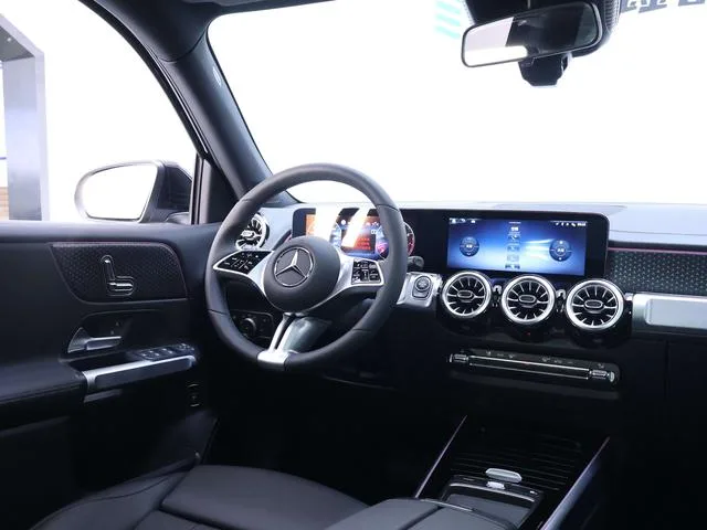 Mercedes-Benz GLB 2025 GLB 220 Type dynamique intérieur photo 15 Mercedes-Benz GLB 2025 GLB 220 Type dynamique intérieur photo 15