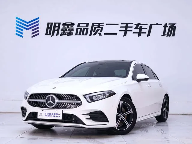 Mercedes-Benz A-Class 2022 Deuxième lifting A 200 L Voiture de sport version mode extérieur photo 1 Mercedes-Benz A-Class 2022 Deuxième lifting A 200 L Voiture de sport version mode extérieur photo 1